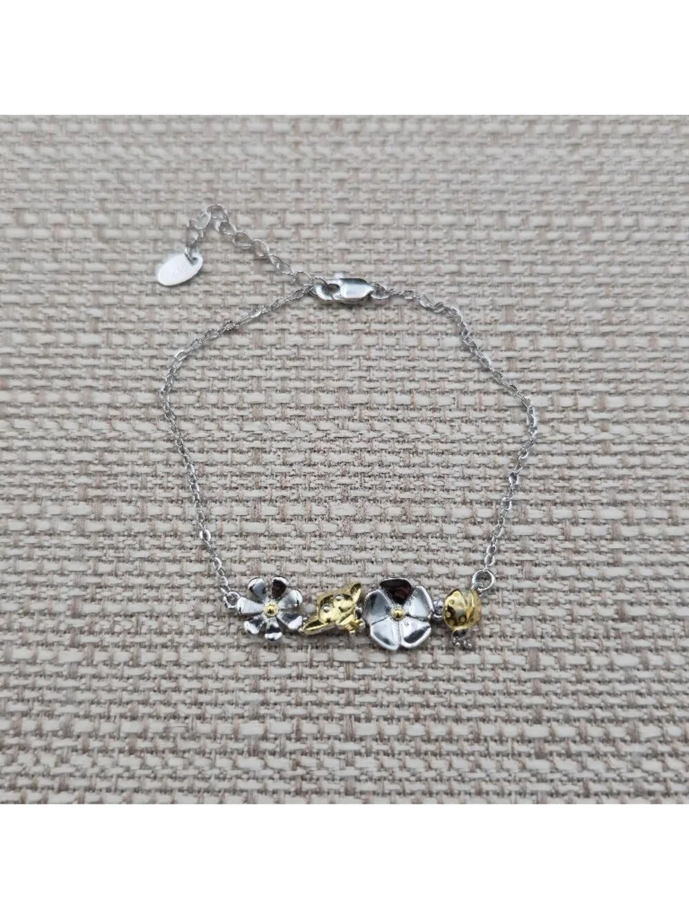 7.5 Inch Sterling Silver Two Tone Flower Bee Ladybug Chain Bracelet A8157